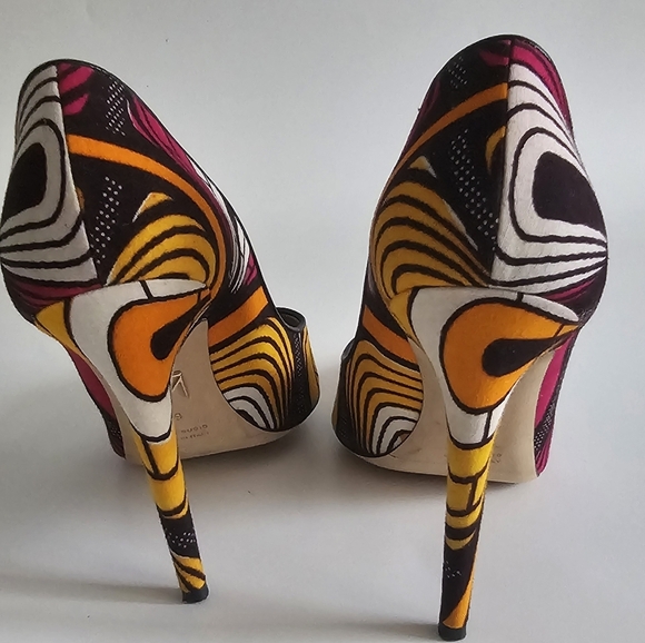 Tamara Mellon Kitenge Print Pumps - Picture 6 of 8